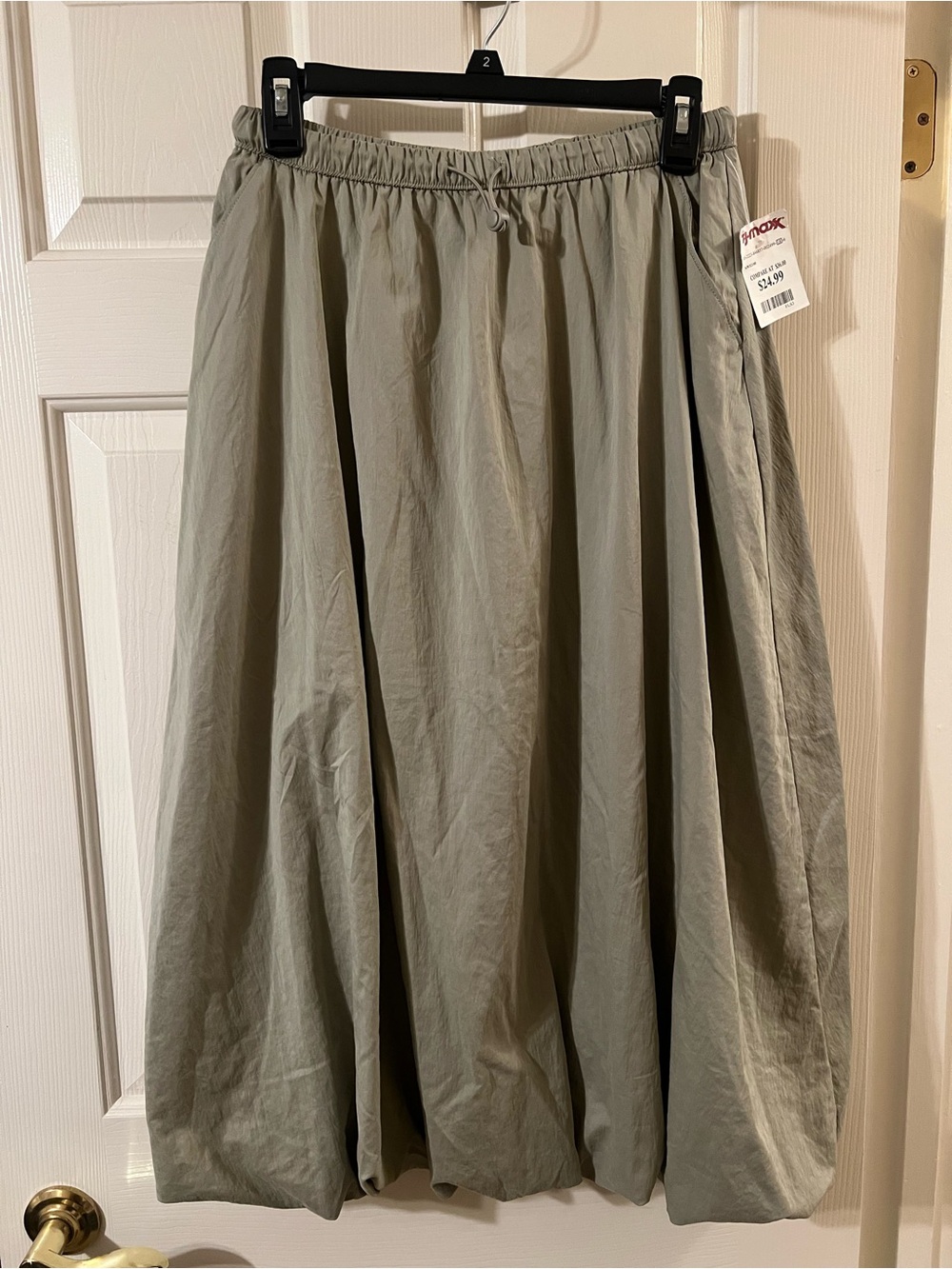NWT Nicole Miller New York Light Sage Bubble Midi Skirt Size Small